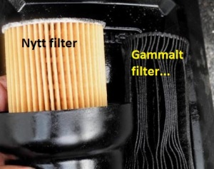 Nytt filter monterat i oljefilterhuset. Det var länge sedan någon bytte det gamla, som är både tämligen tätt och deformerat.